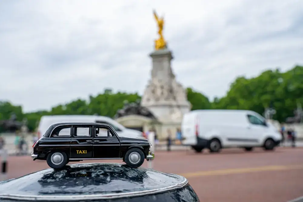 Zdjęcie Czym się różni Uber od taxi? Odkryj ukryte różnice i koszty