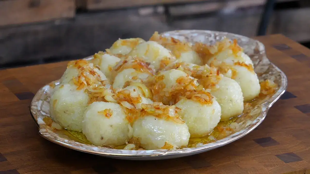 Zdjęcie Prosty przepis na ciasto do pyzy, które zachwyci Twoich gości