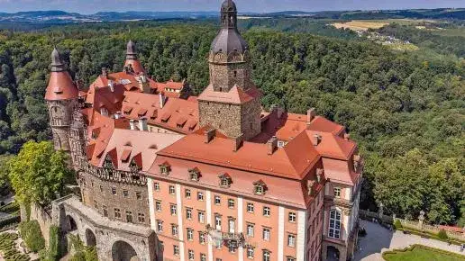 Zdjęcie Gdzie zjeść w pobliżu Zamku Książ? Sprawdź najlepsze miejsca