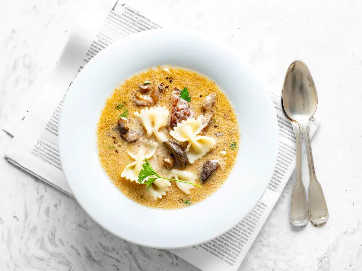 Zdjęcie Ile gotować zupę grzybową, aby uzyskać idealny smak i konsystencję?