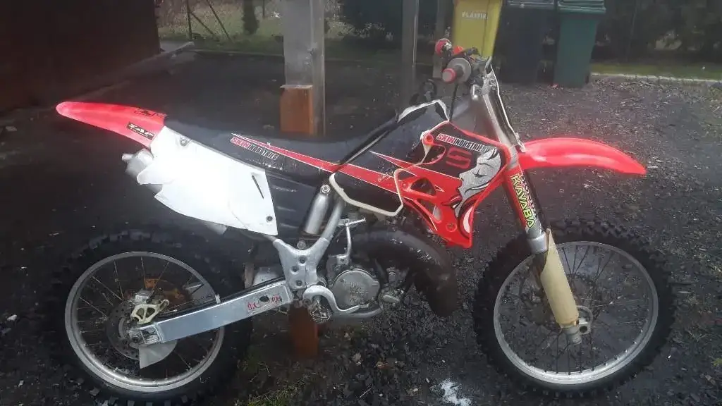 Zdjęcie Honda CR 125 ile koni - poznaj moc i osiągi motocykla