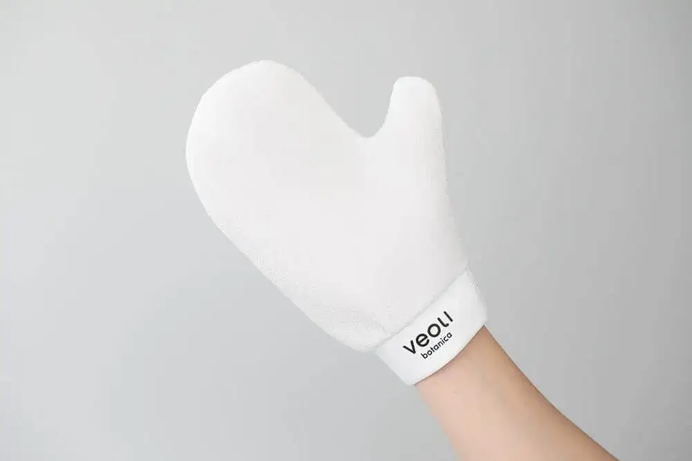 Zdjęcie Jaki peeling przed samoopalaczem, aby uniknąć smug i plam?