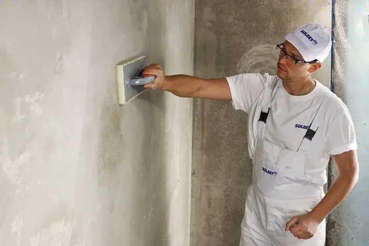 Zdjęcie Czy tynk gipsowy nadaje się do łazienki? Sprawdź, zanim użyjesz