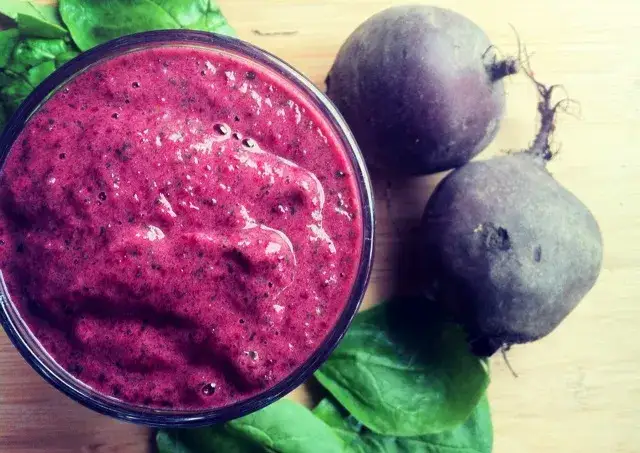 Zdjęcie Koktajl z buraka, banana i jabłka – zdrowy przepis na wzmocnienie organizmu