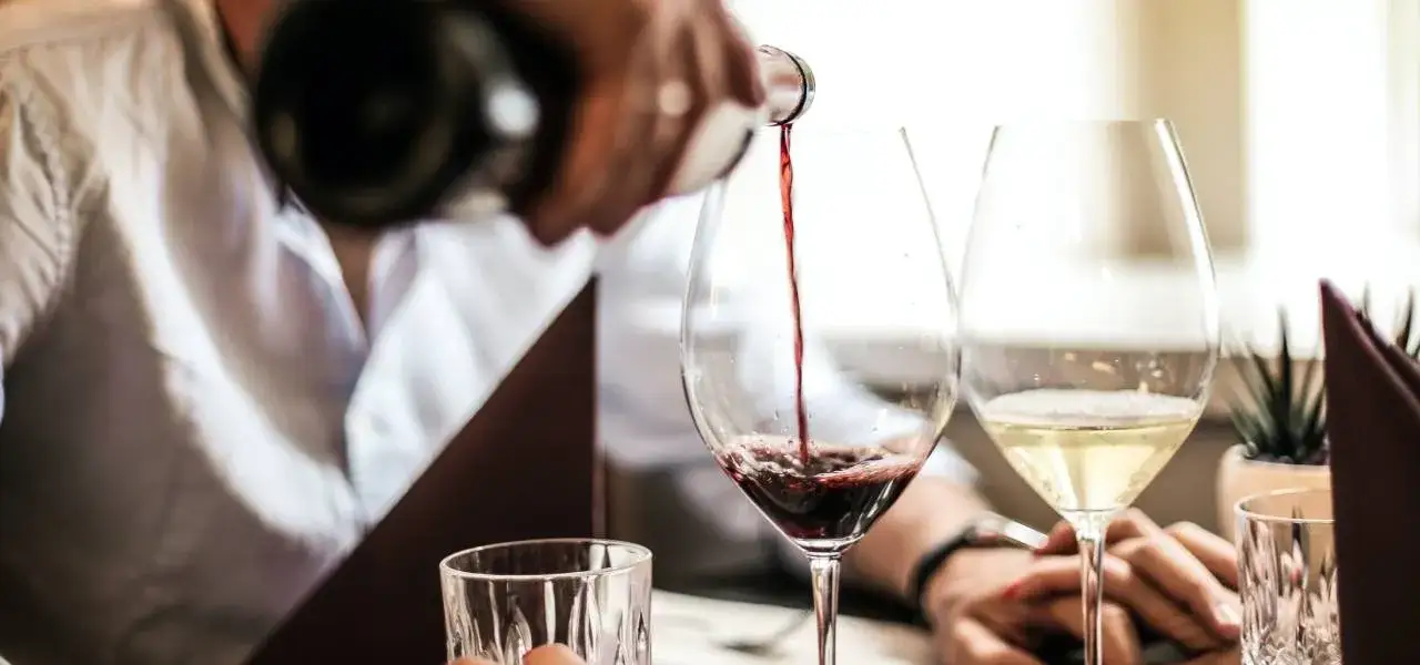 Zdjęcie Jakie wino podać do cielęciny? Odkryj najlepsze parowanie smaków