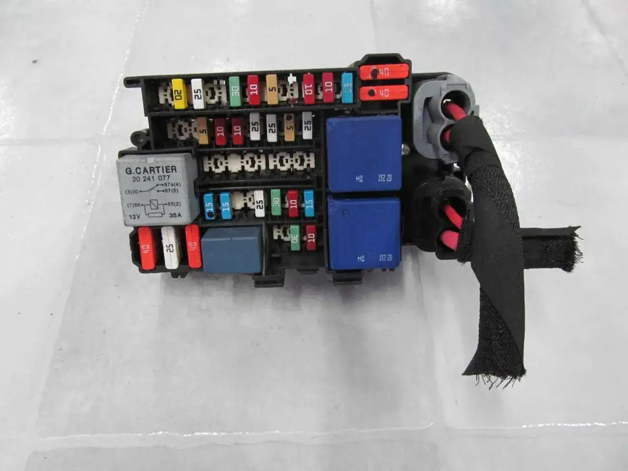 Zdjęcie Gdzie są bezpieczniki Scenic 3? Odkryj ich lokalizację i tajemnice