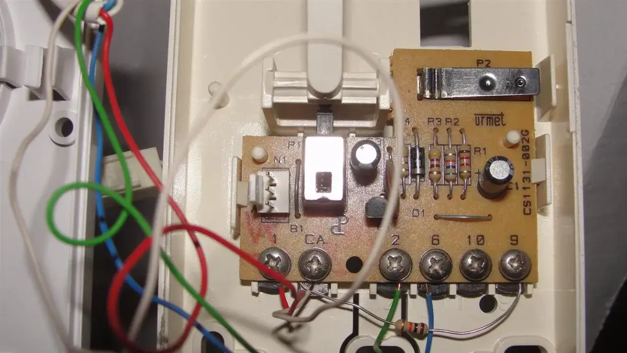 Zdjęcie Jak podłączyć domofon 4-przewodowy w bloku: Instrukcja krok po kroku