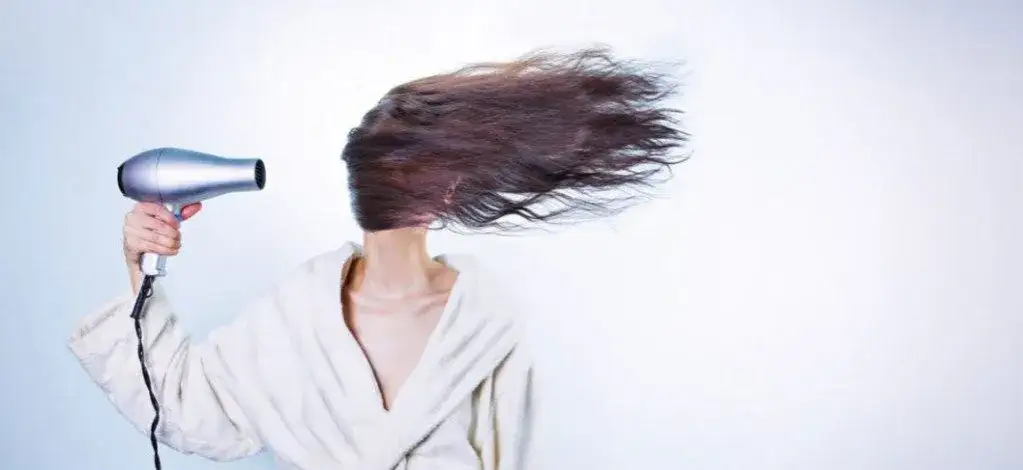 Zdjęcie Ile wat&oacute;w powinna mieć suszarka? Dobierz moc do swoich włos&oacute;w