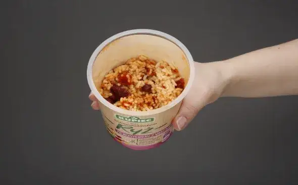 Zdjęcie Ile kalorii ma ryż z warzywami? Odkryj, co wpływa na kaloryczność