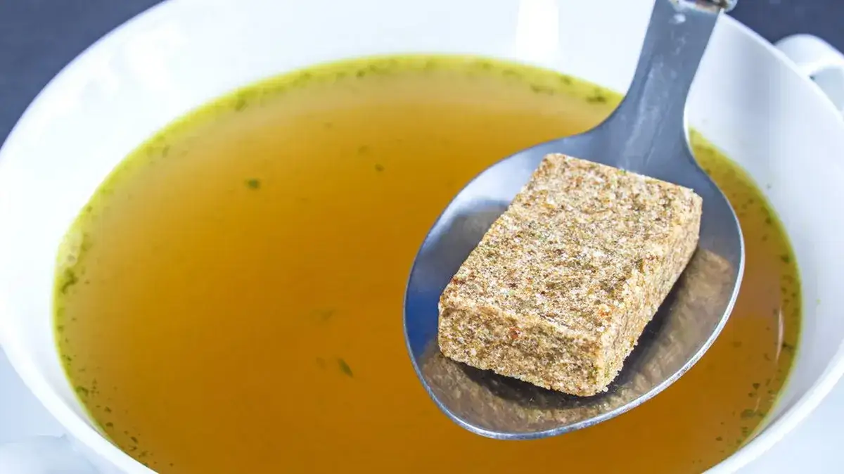 Zdjęcie Ile kostek rosołowych do rosołu? Poznaj idealne proporcje