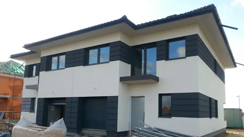Zdjęcie Jakie okna dobrać do czarnej dachówki - porady stylistów i architektów