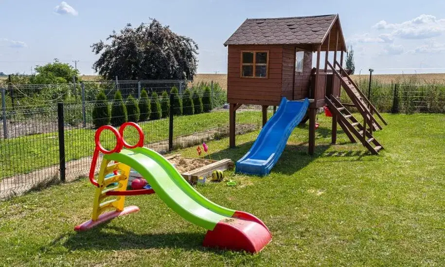 Zdjęcie Jak zakotwiczyć plac zabaw, aby uniknąć niebezpieczeństw i usterek