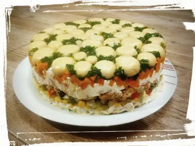 Zdjęcie Najlepsza sałatka z pieczarek: prosty przepis krok po kroku + wskazówki