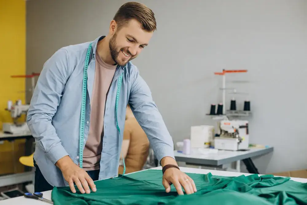 Zdjęcie Ile materiału na bluzę z kapturem? Sprawdź, aby uniknąć błędów