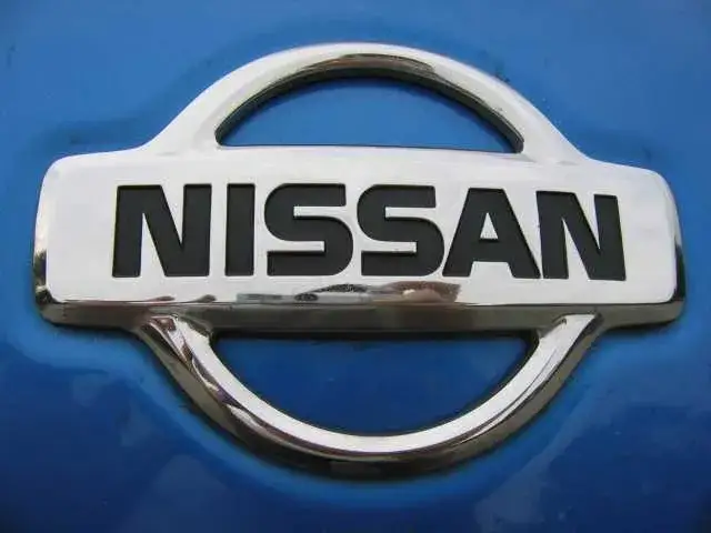 Zdjęcie Jak skutecznie przykleić emblemat do karoserii bez błędów