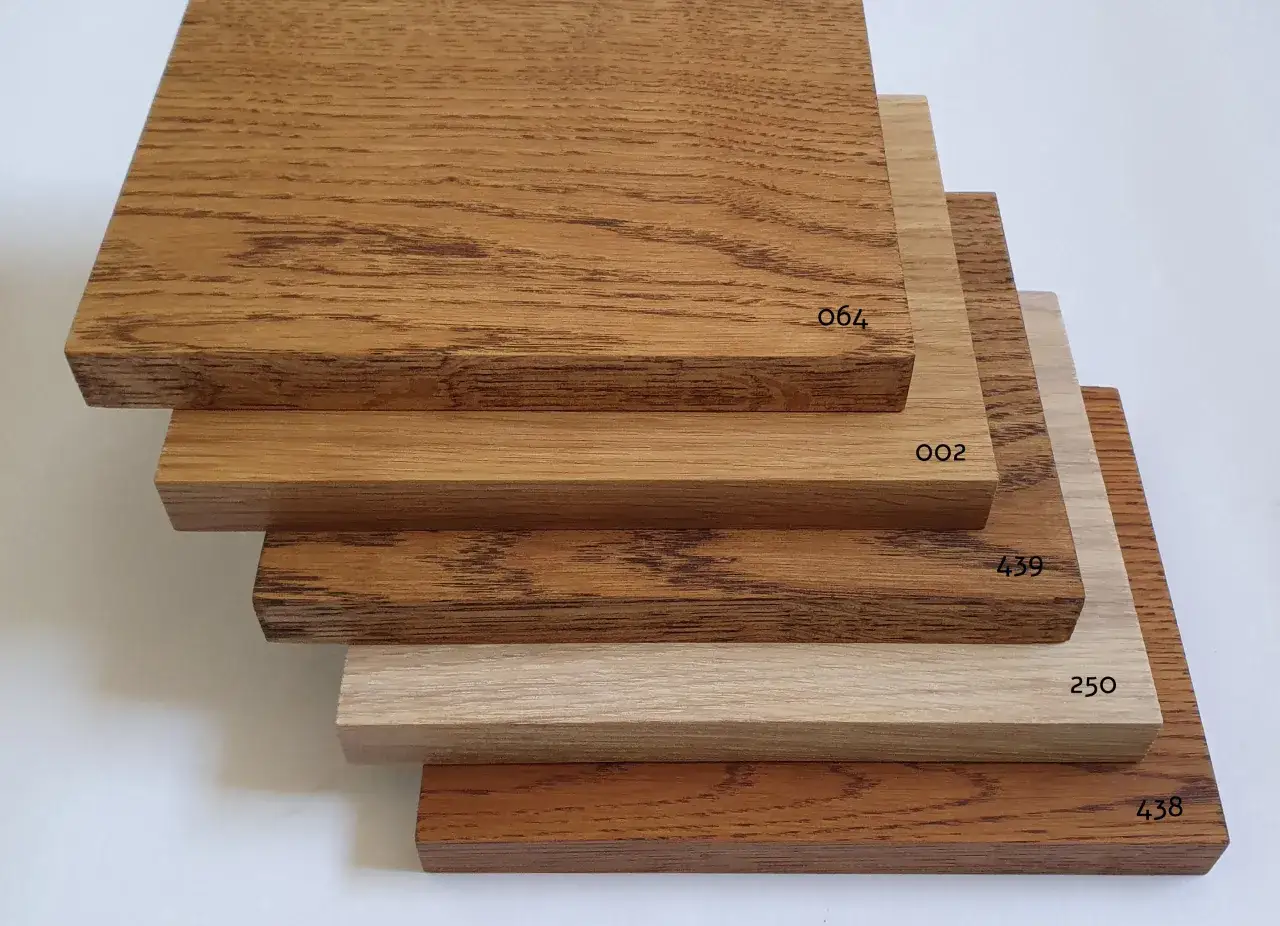 Zdjęcie Parapet drewniany olejowany czy lakierowany – co wybrać, by nie żałować?