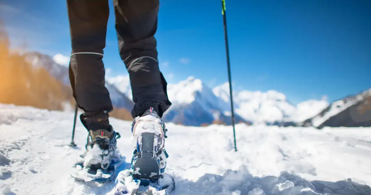 Zdjęcie Narty na zwykłe buty – wygodne rozwiązanie dla zimowych wędrówek