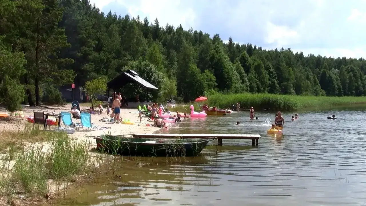 Zdjęcie Jezioro Kiedrowickie - idealne miejsce na relaks i wędkowanie