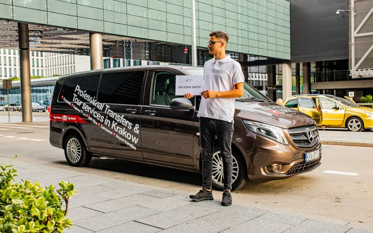 Zdjęcie Skąd odjeżdża autobus zastępczy na lotnisko Balice? Sprawdź teraz!
