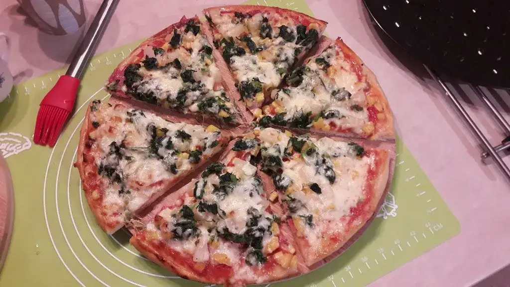 Zdjęcie Jak długo piec gotowy spód do pizzy, aby uniknąć niepowodzeń?