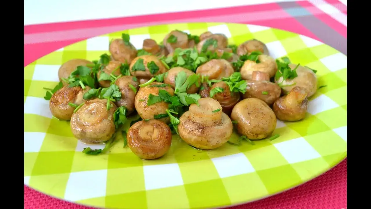 Zdjęcie Jak ugotować pieczarki do sałatki, aby były idealnie jędrne i smaczne