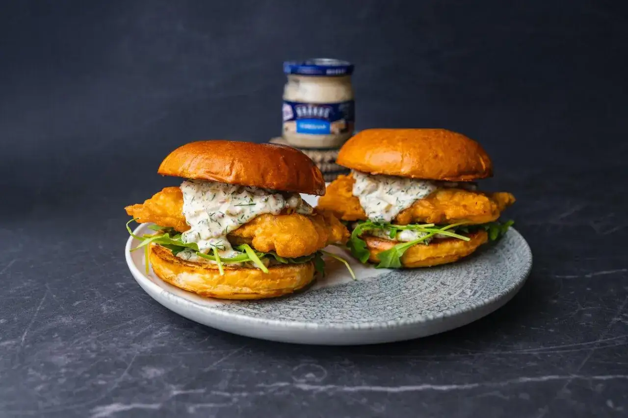 Zdjęcie Śledzie w cieście naleśnikowym przepis, który zaskoczy Twoich gości