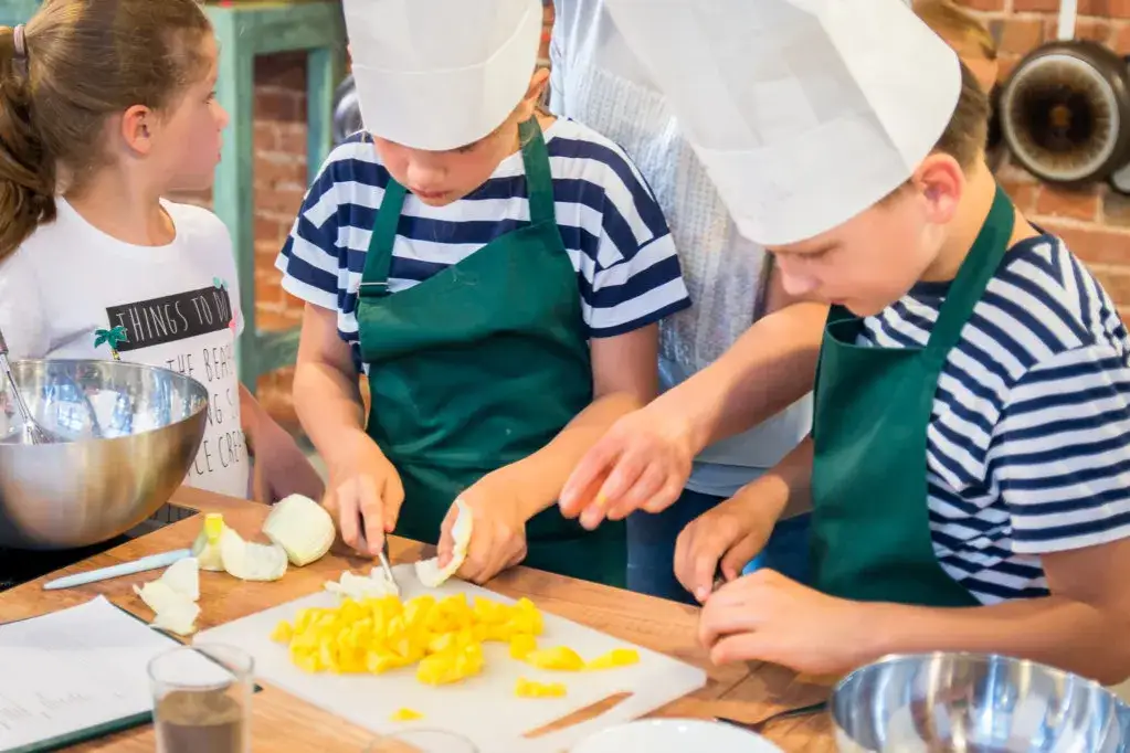 Zdjęcie Warsztaty kulinarne dla dzieci i rodziców – dlaczego warto wspólnie gotować?