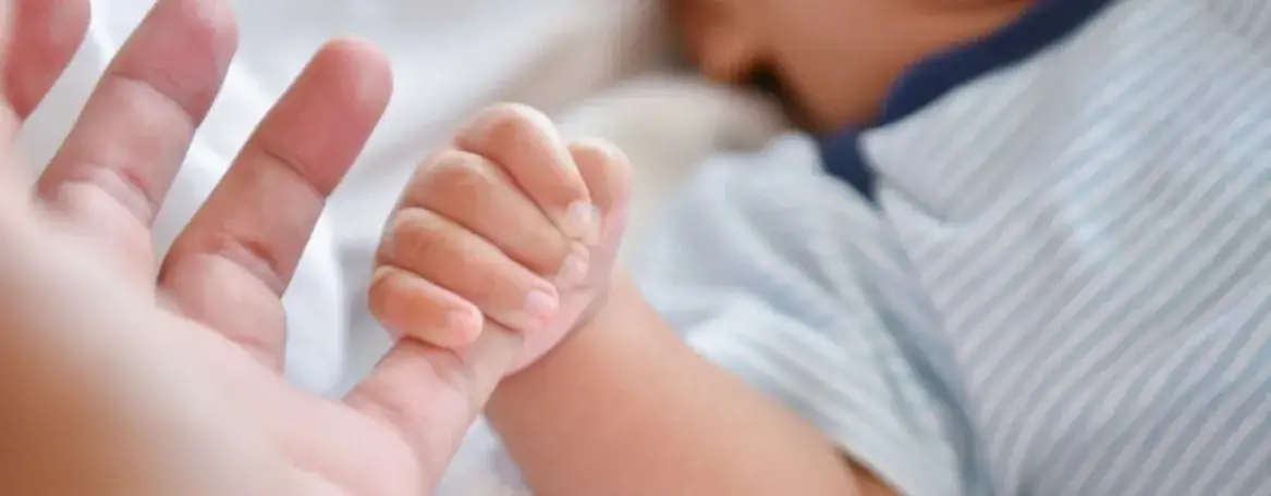 Zdjęcie Jak bezpiecznie obciąć paznokcie noworodkowi bez ryzyka skaleczenia