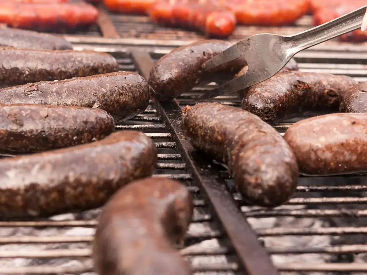 Zdjęcie Jak grillować kaszankę na grillu gazowym - unikaj najczęstszych błędów