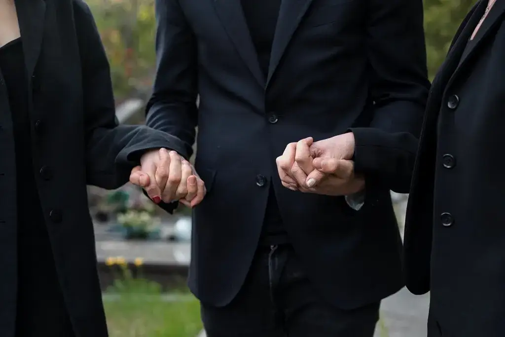 Zdjęcie Ile trwa żałoba w kościele katolickim? Czas i etapy smutku