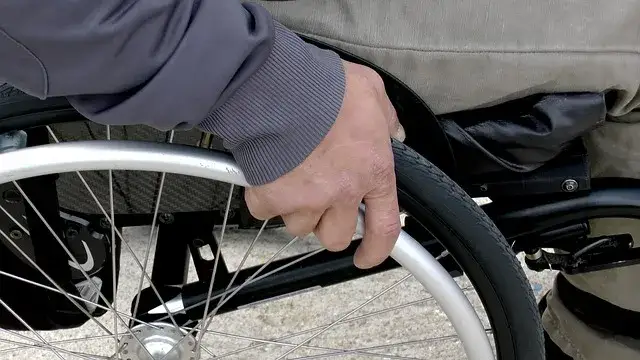 Zdjęcie Czy można pobierać świadczenie pielęgnacyjne i rentę jednocześnie?