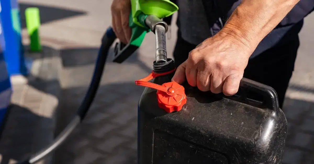 Zdjęcie Jak długo można przechowywać benzynę? Kluczowe fakty i porady