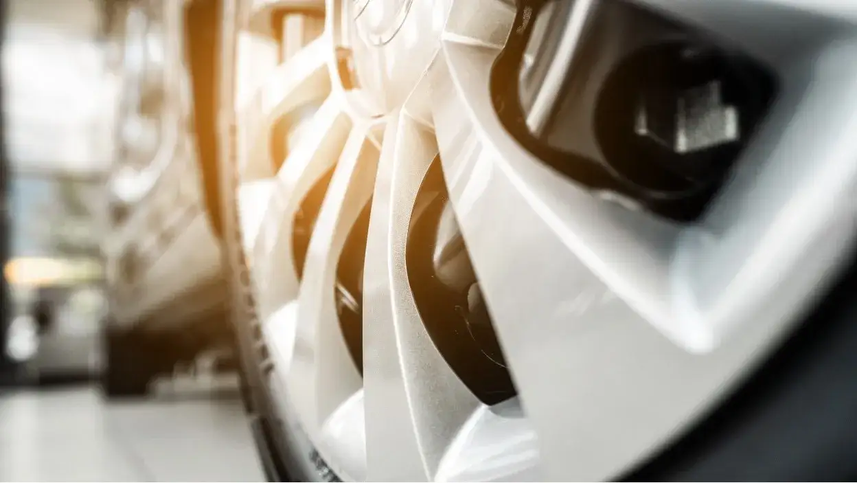 Zdjęcie Jakie felgi lepsze stalowe czy aluminiowe? Poznaj kluczowe różnice