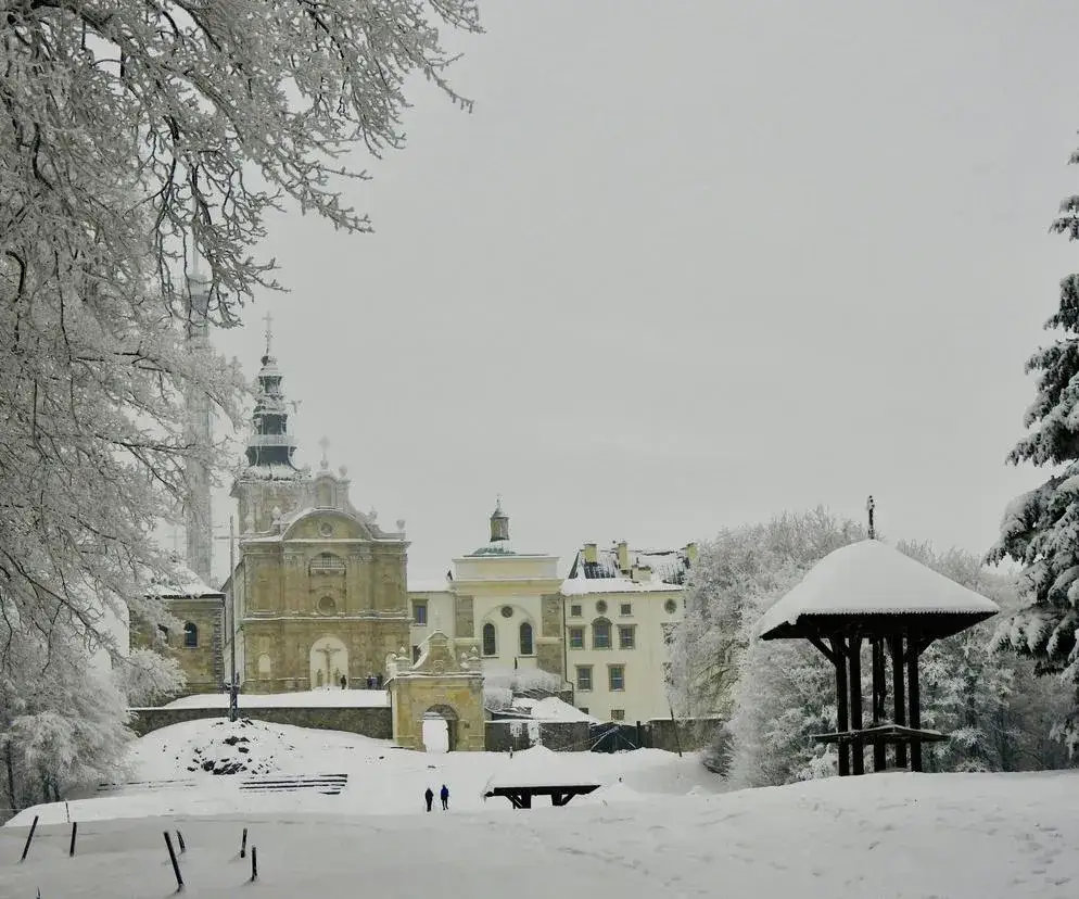Zdjęcie Góry Świętokrzyskie - co zobaczyć zimą? Niezapomniane atrakcje i szlaki