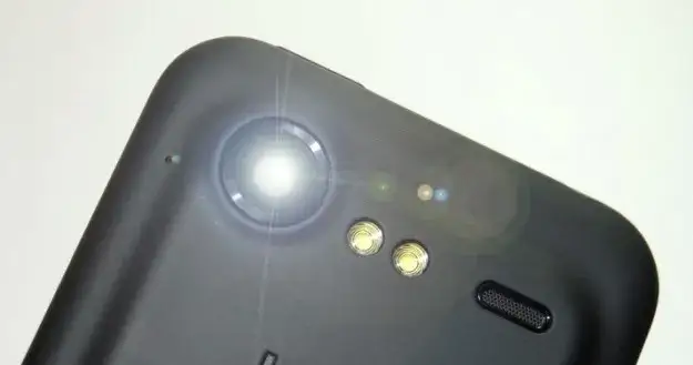 Zdjęcie Jak wyłączyć lampę błyskową w telefonie i uniknąć nieprzyjemnych sytuacji