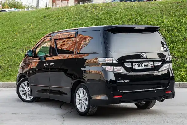 Zdjęcie Najlepsze busy 9 osobowe - porównanie modeli i wynajem w 2023