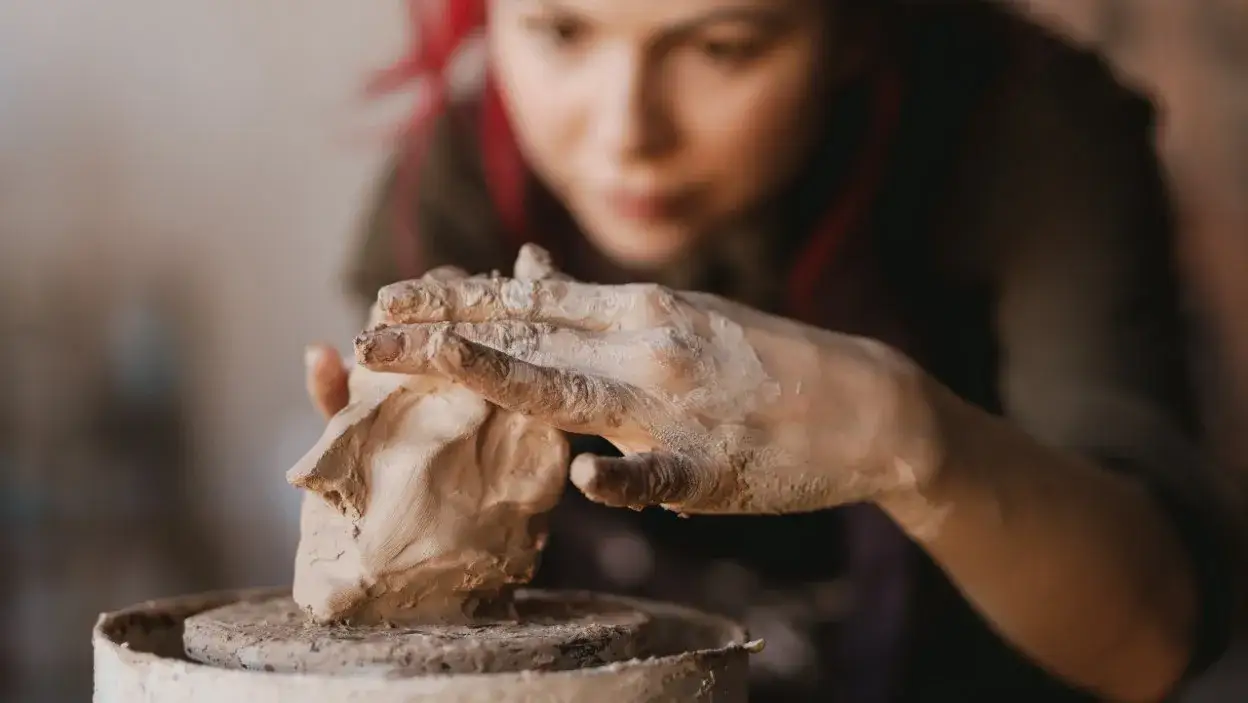 Zdjęcie Rzeźby z gliny samoutwardzalnej: proste projekty dla dzieci i dorosłych