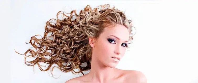 Zdjęcie To 3 kroki do uzyskania efektu wow z długimi włosami na mocny żel