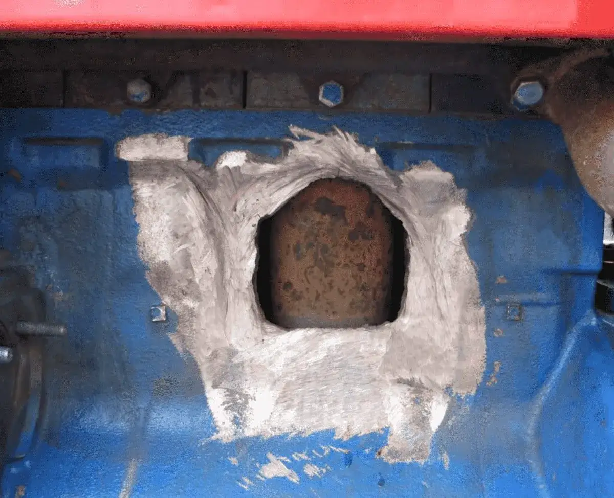 Zdjęcie Pęknięcie bloku silnika objawy – jak rozpoznać i uniknąć kosztownych napraw?