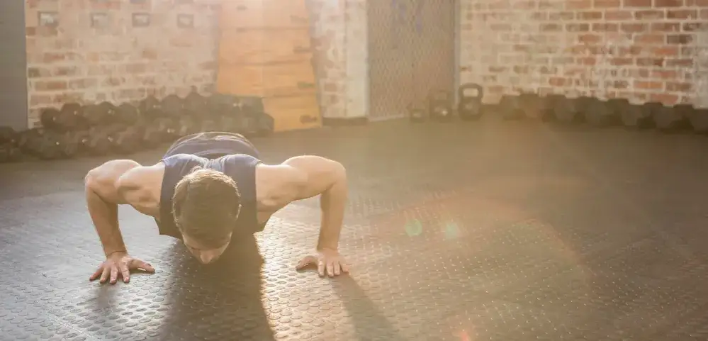 Zdjęcie Jak zacząć ćwiczyć crossfit i uniknąć typowych błędów początkujących