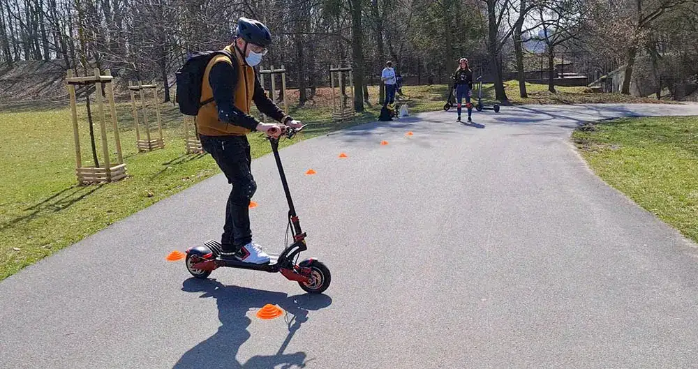 Zdjęcie Motus - co to za firma i dlaczego warto poznać jej hulajnogi?