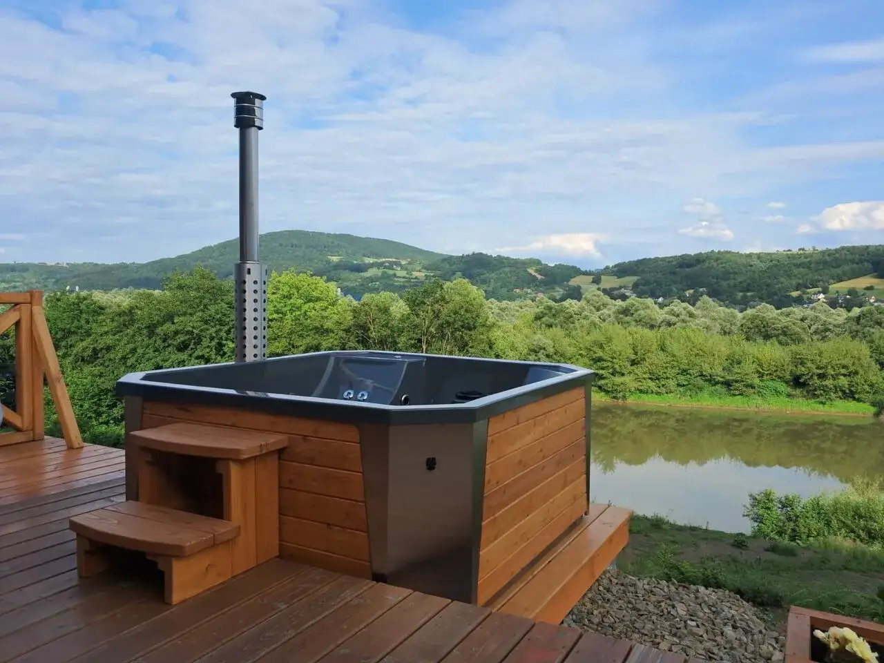 Zdjęcie Co musisz wiedzieć o wannach ogrodowych i ich zaletach? Praktyczny poradnik