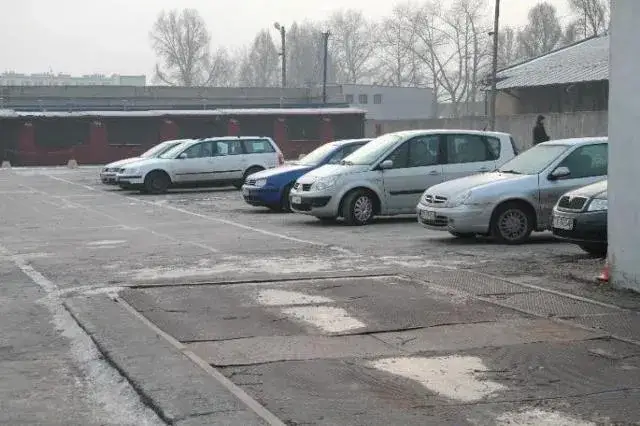 Zdjęcie Giełda samochodowa Sandomierz - kiedy się odbywa i co warto wiedzieć