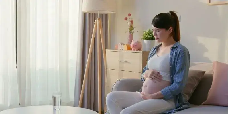 Zdjęcie 33 tydzień ciąży ból brzucha jak na okres – co może to oznaczać?