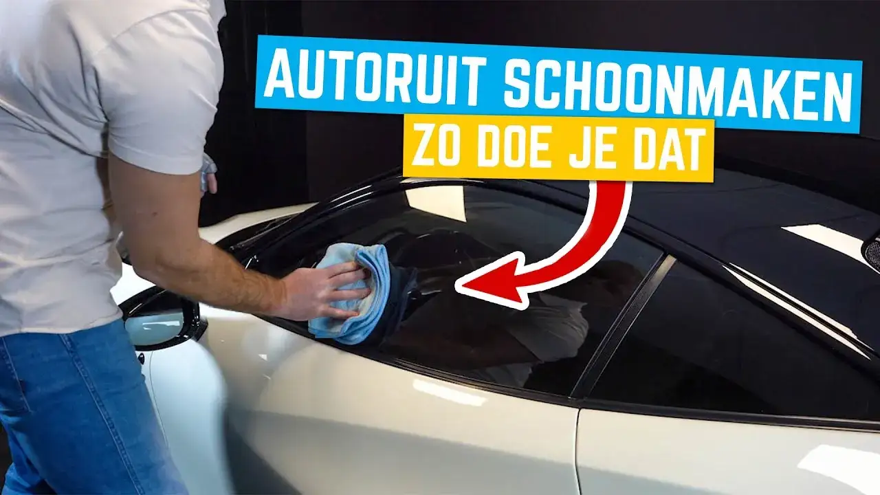 Zdjęcie Jak umyć przednią szybę w samochodzie od środka bez smug i zarysowań