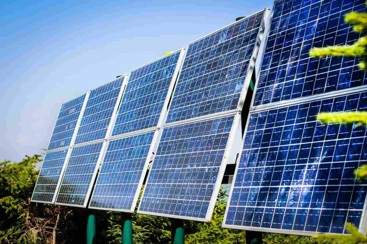 Zdjęcie Magazynowanie energii z fotowoltaiki: jak zwiększyć oszczędności i niezależność