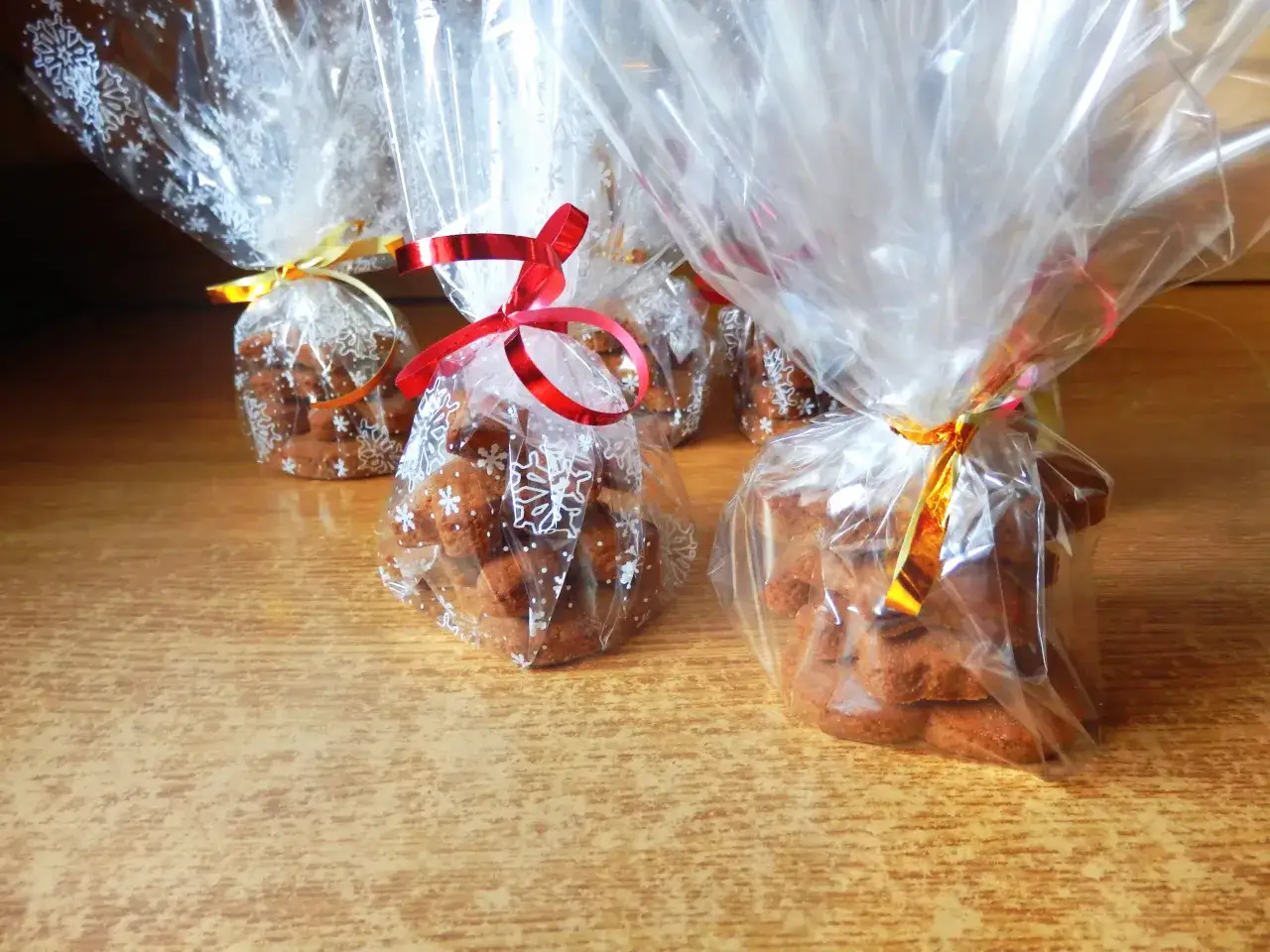 Zdjęcie Jak ładnie zapakować ciastka, aby zachwycić każdego obdarowanego