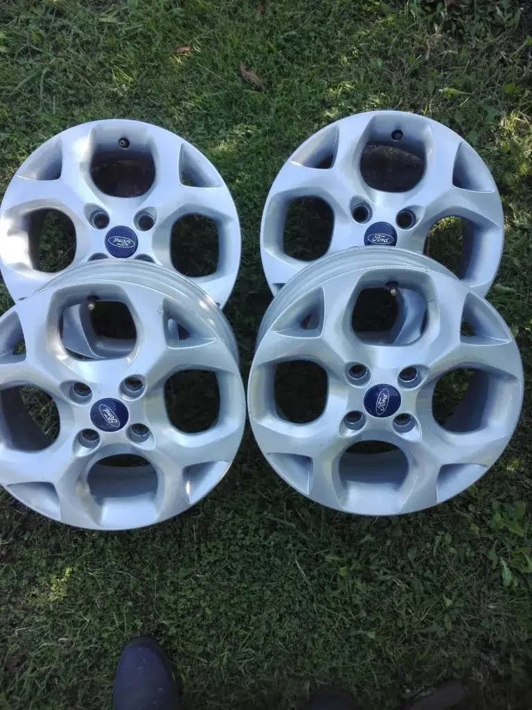 Zdjęcie Idealne felgi aluminiowe do Forda Fiesty MK7 - unikaj kosztownych wpadek!