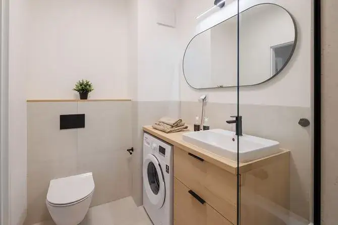 Zdjęcie Jak zabudować pralkę w małej łazience i zaoszczędzić miejsce