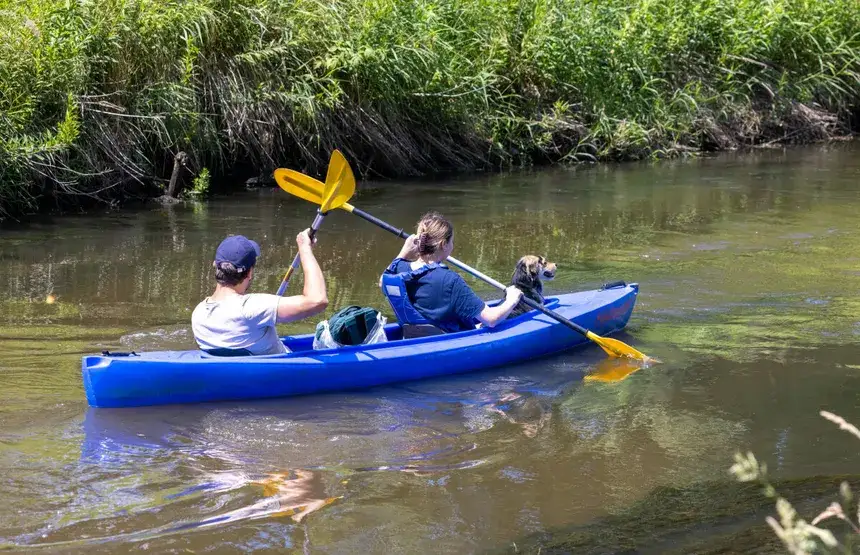 Zdjęcie Spływ kajakowy z noclegiem w Wielkopolsce – idealny wypoczynek na łonie natury